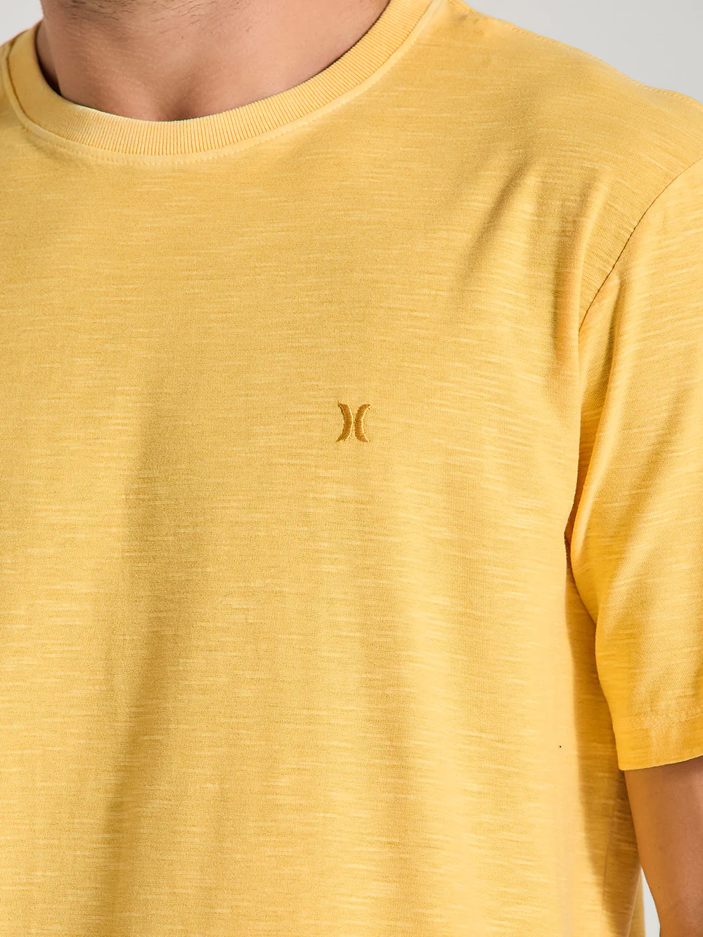 Camiseta Amarela Tinturada Manga Curta Hurley Wash - Image 3