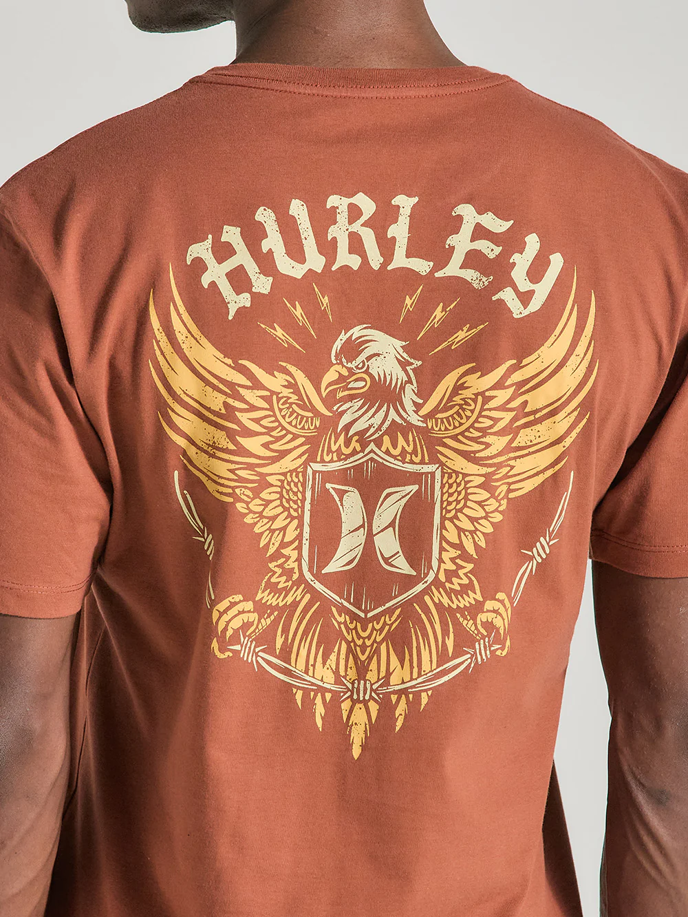 Camiseta Marrom Manga Curta Estampa Hurley Eagle - Image 3