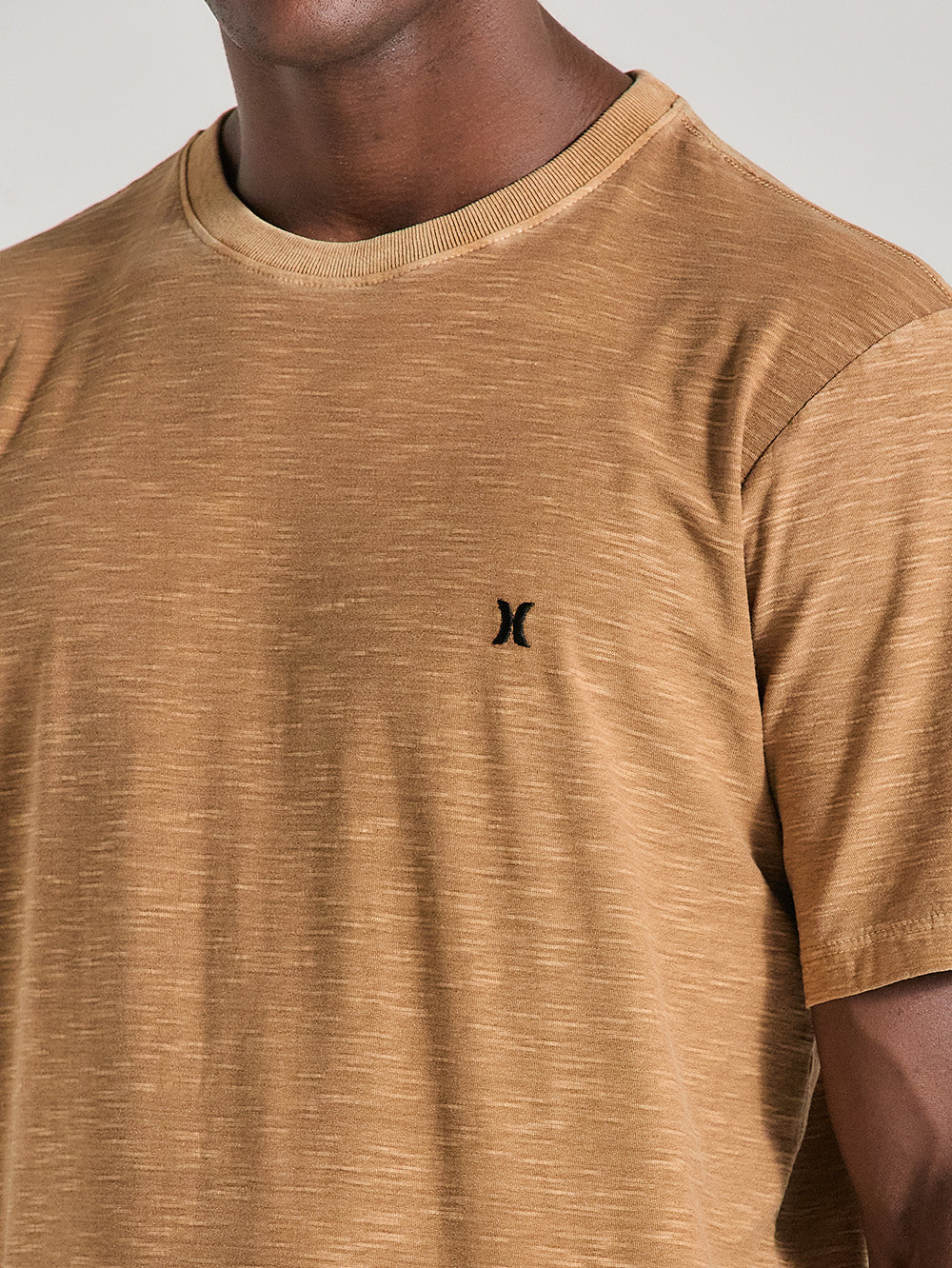Camiseta Marrom Tinturada Manga Curta Hurley Wash - Image 3